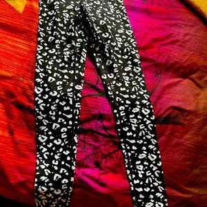 Muscle Nation XS Leggings bum scrunch! Flattering on butt